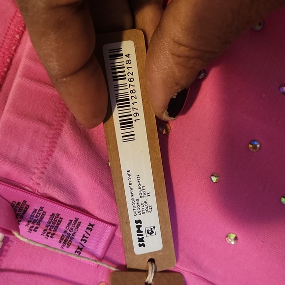 SKIMS OUTDOOR PINK RHINESTONE LEGGING SIZE 3X NWT - Picture 5 of 6